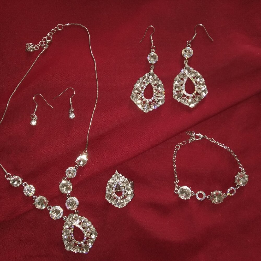 Sparkly crystals jewelry set (5 items!)